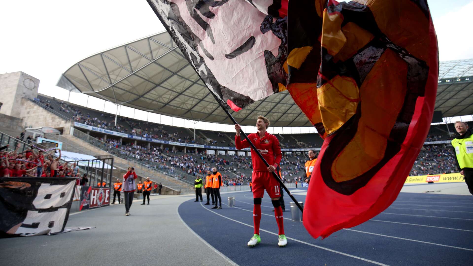 Stefan Kießling mit Fahne