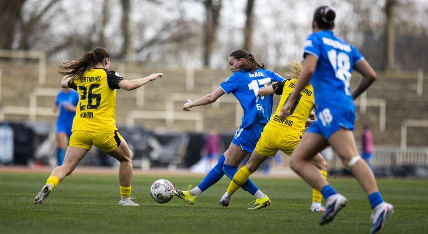 Valentina Mädl beim Torschuss