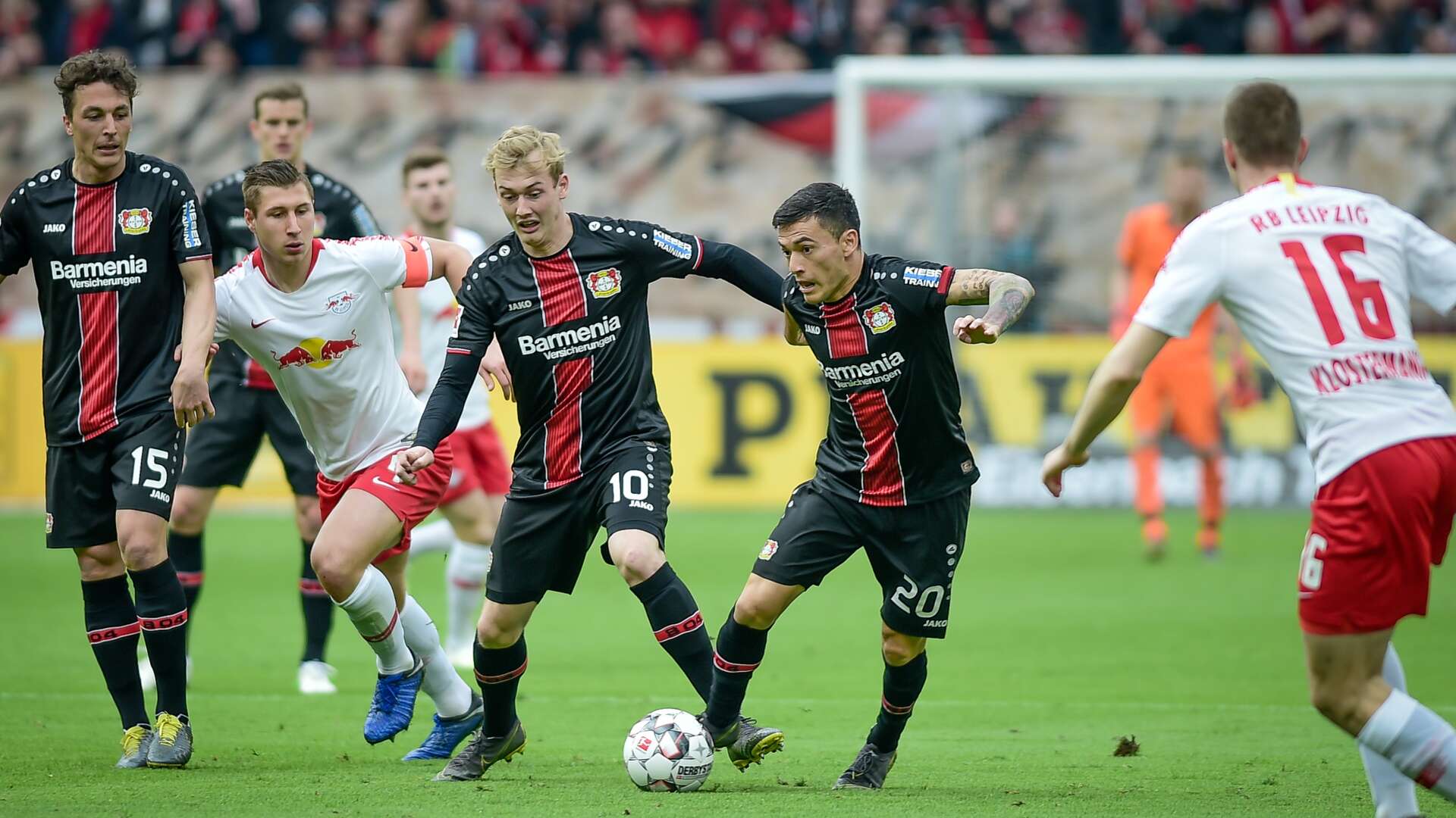 Julian Brandt, Charles Arànguiz