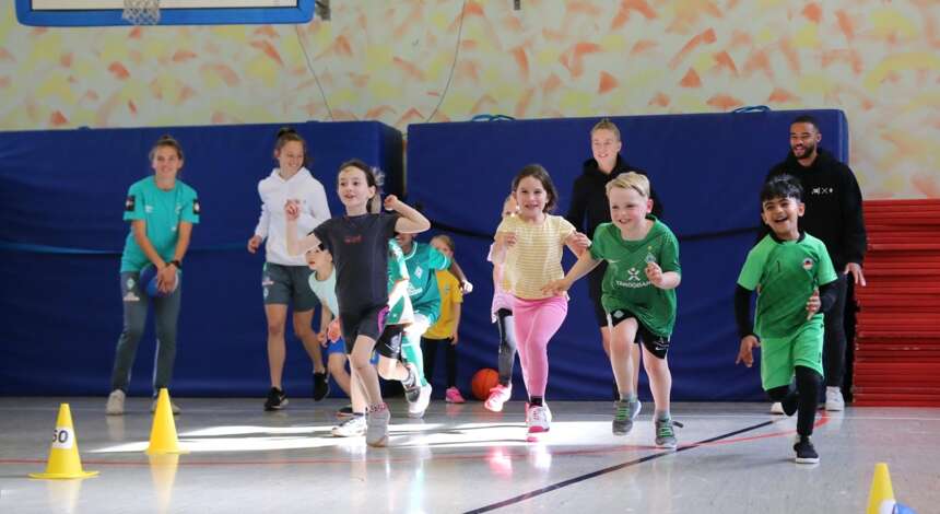 DFB, DFL Stiftung und Bundesligisten: Gemeinsam für mehr Sport an Schulen