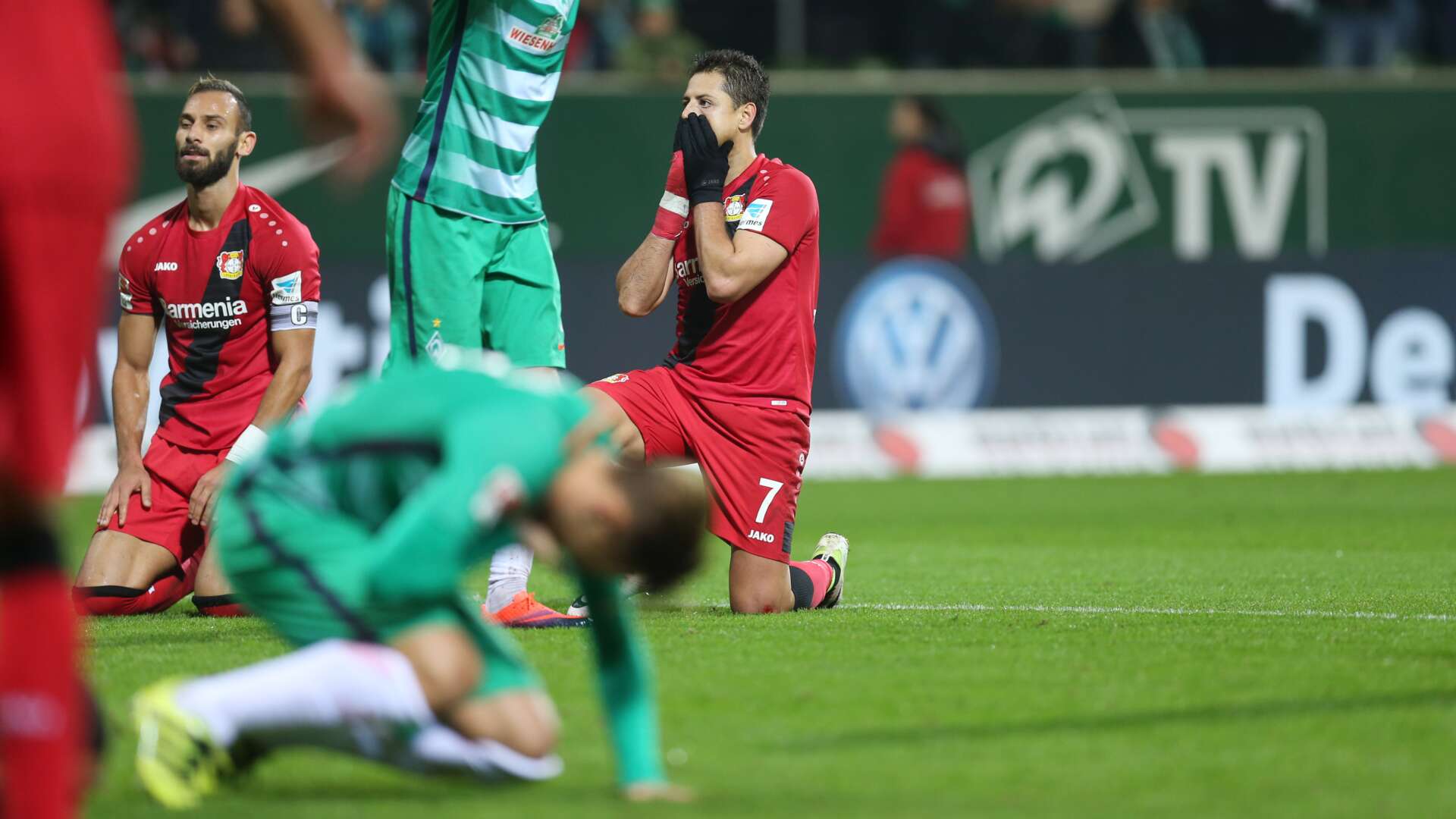 Ömer Toprak, Chicharito