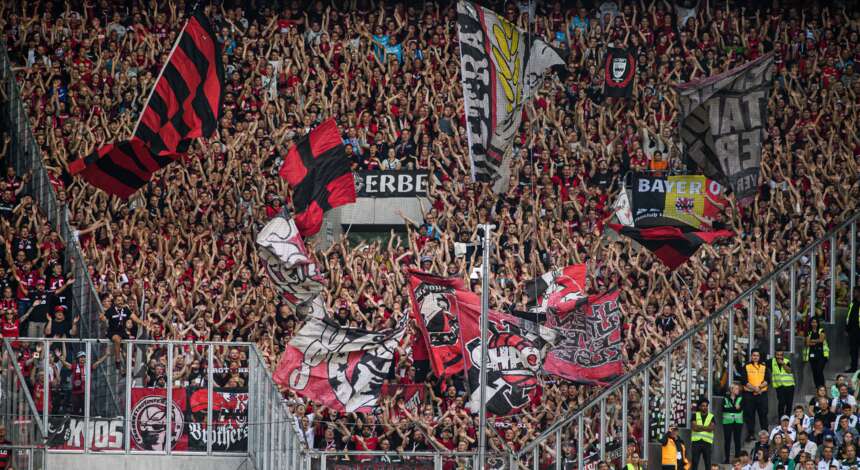 Bayer 04-Fans im Auswärtsblock