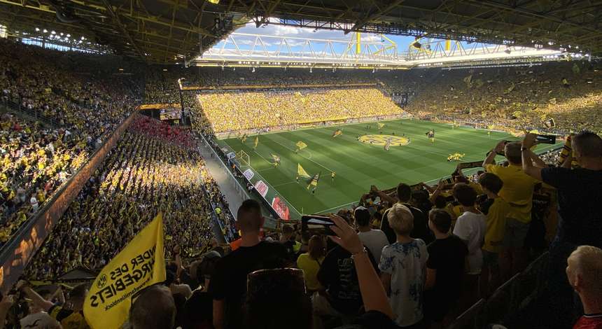 crop_Dortmund_Stadion.jpg