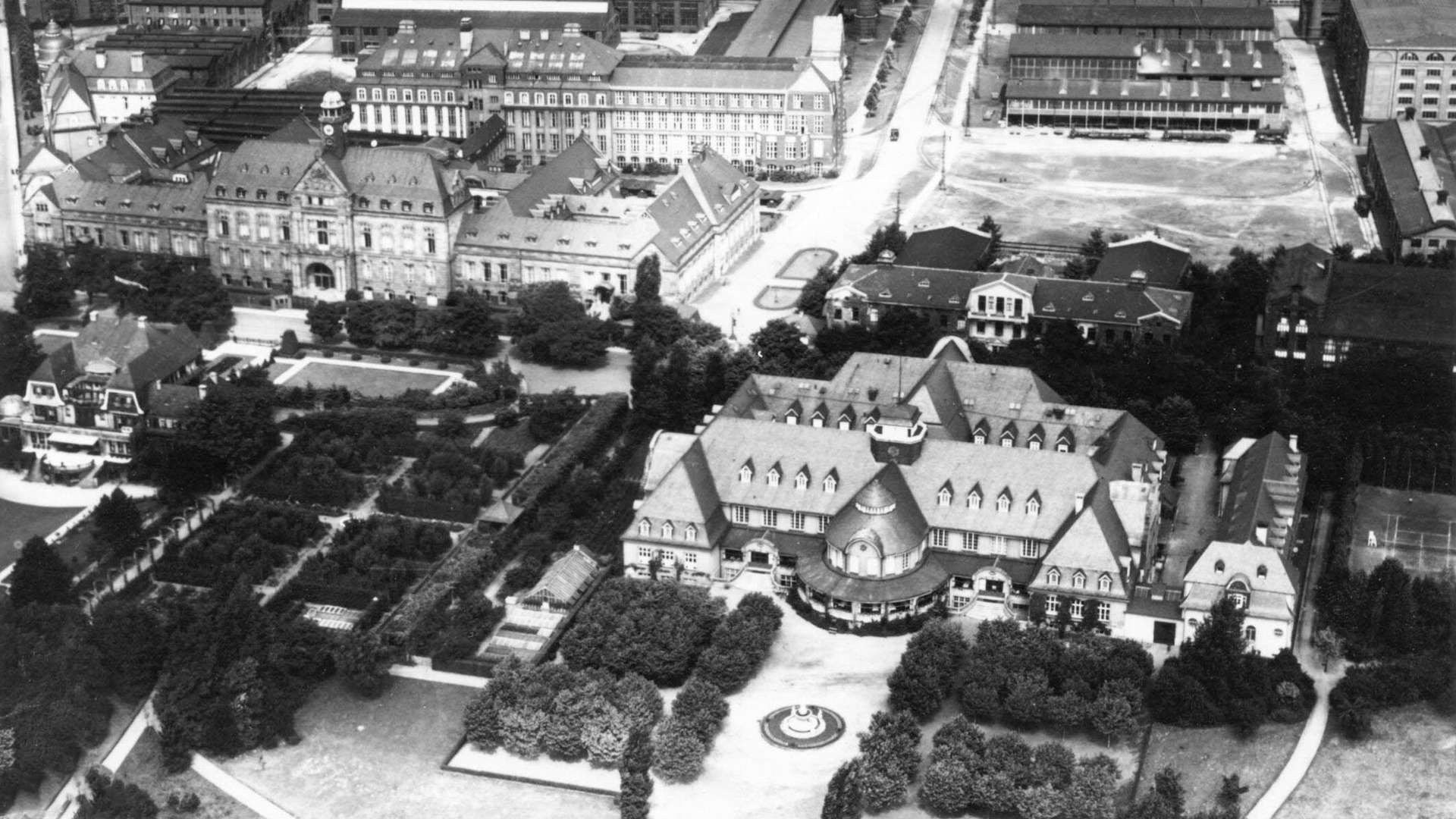 crop_Duisburg-Villa_Bayer_Kasino_Q26.jpg