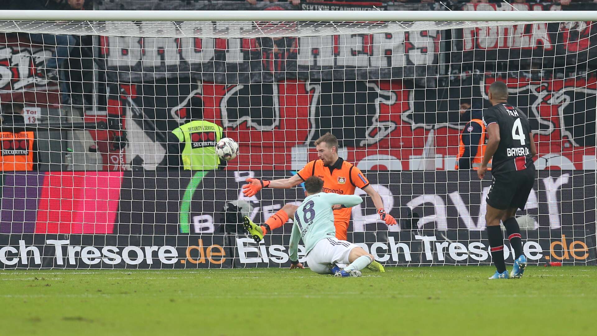 Lukas Hradecky