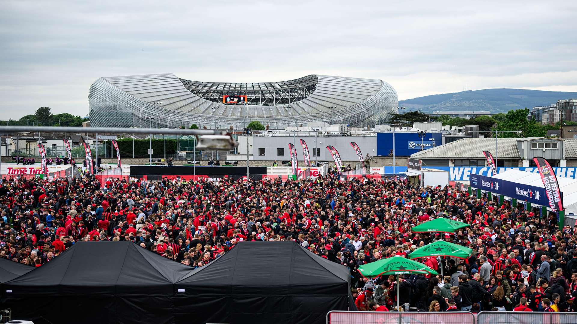 Bayer 04-Fans in Dublin