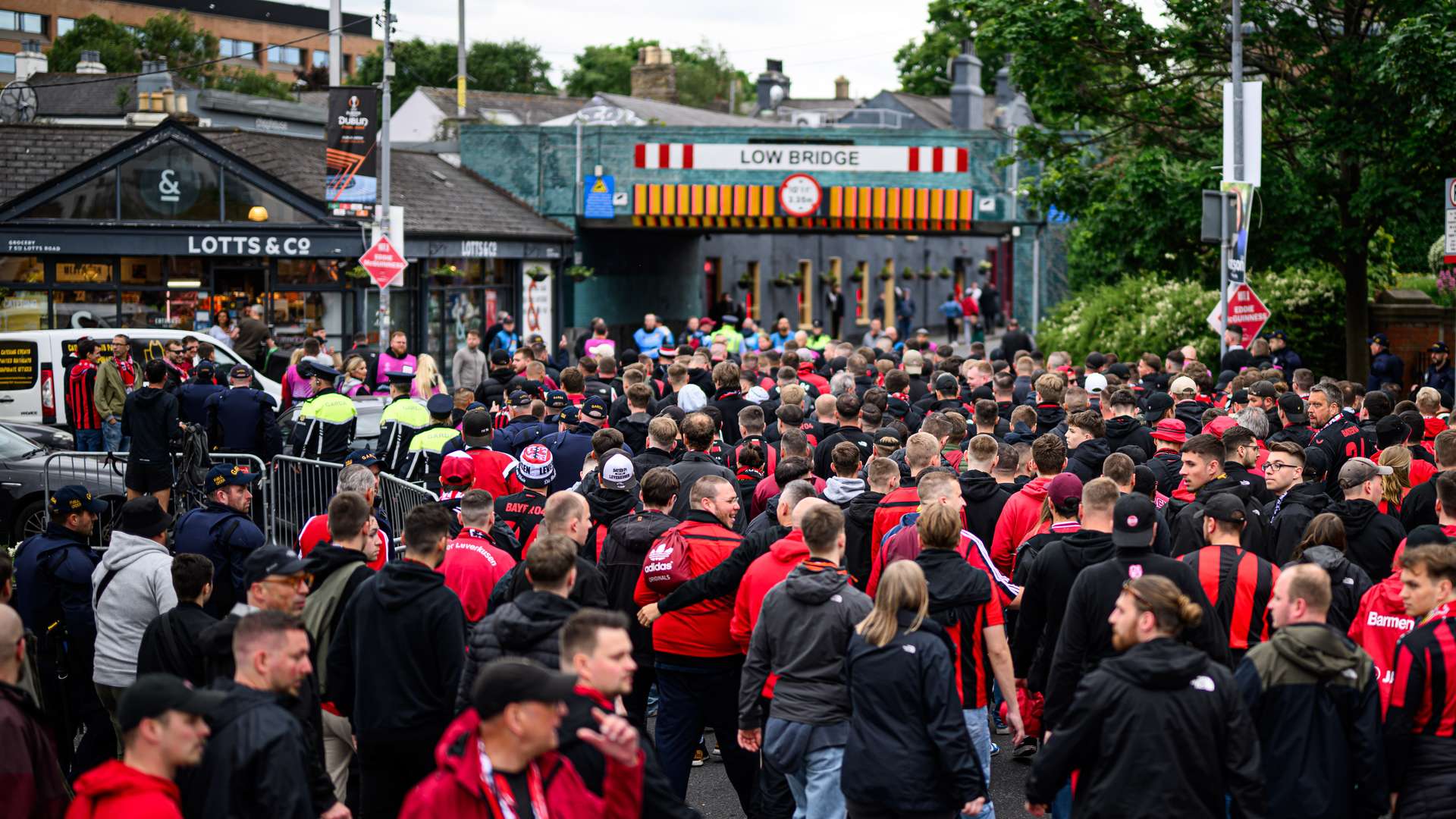 Bayer 04-Fans in Dublin