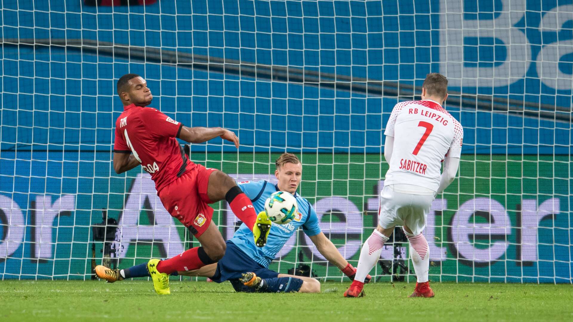Jonathan Tah, Bernd Leno