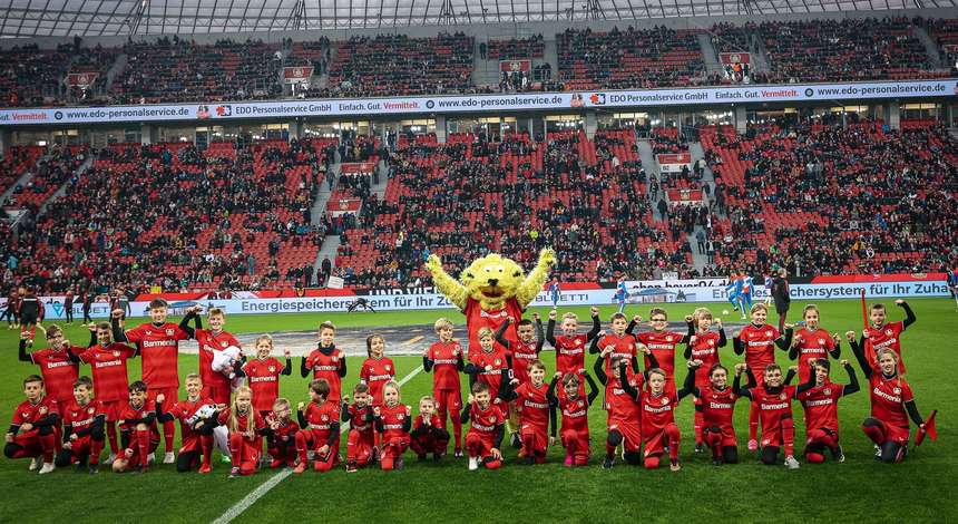 crop_Loewenclub_Eskorte_Bayern.jpg