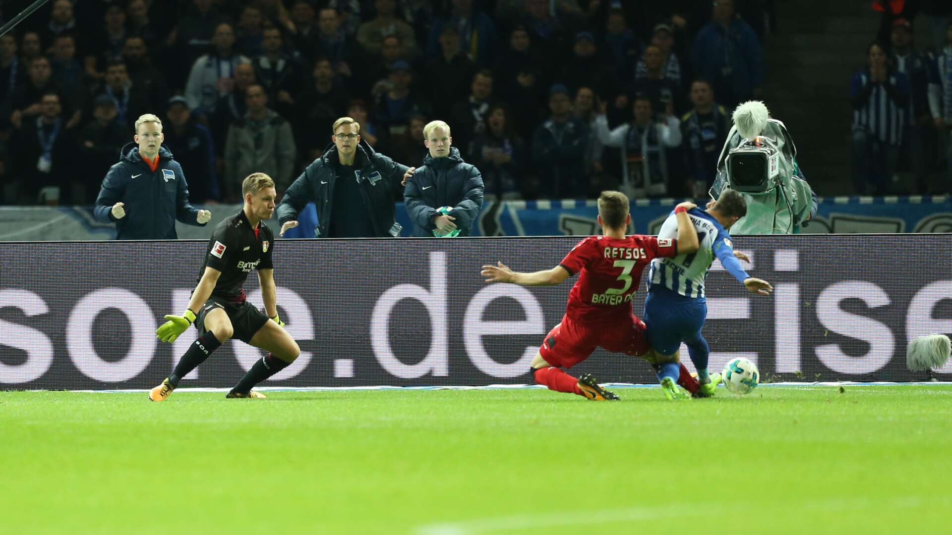 Bernd Leno, Panagiotis Retsos