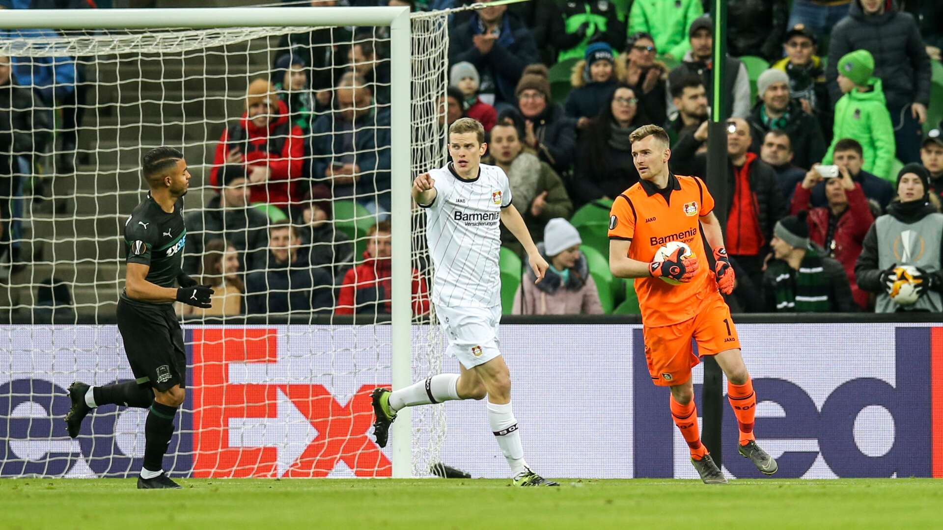 Sven Bender, Lukas Hradecky