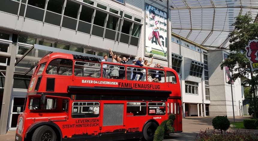 crop_Schwadbus_Hochzeitsfeier.jpg