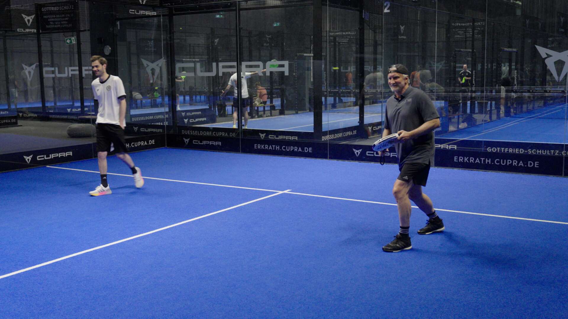 Rudi Völler spielt Padel mit seiner Familie