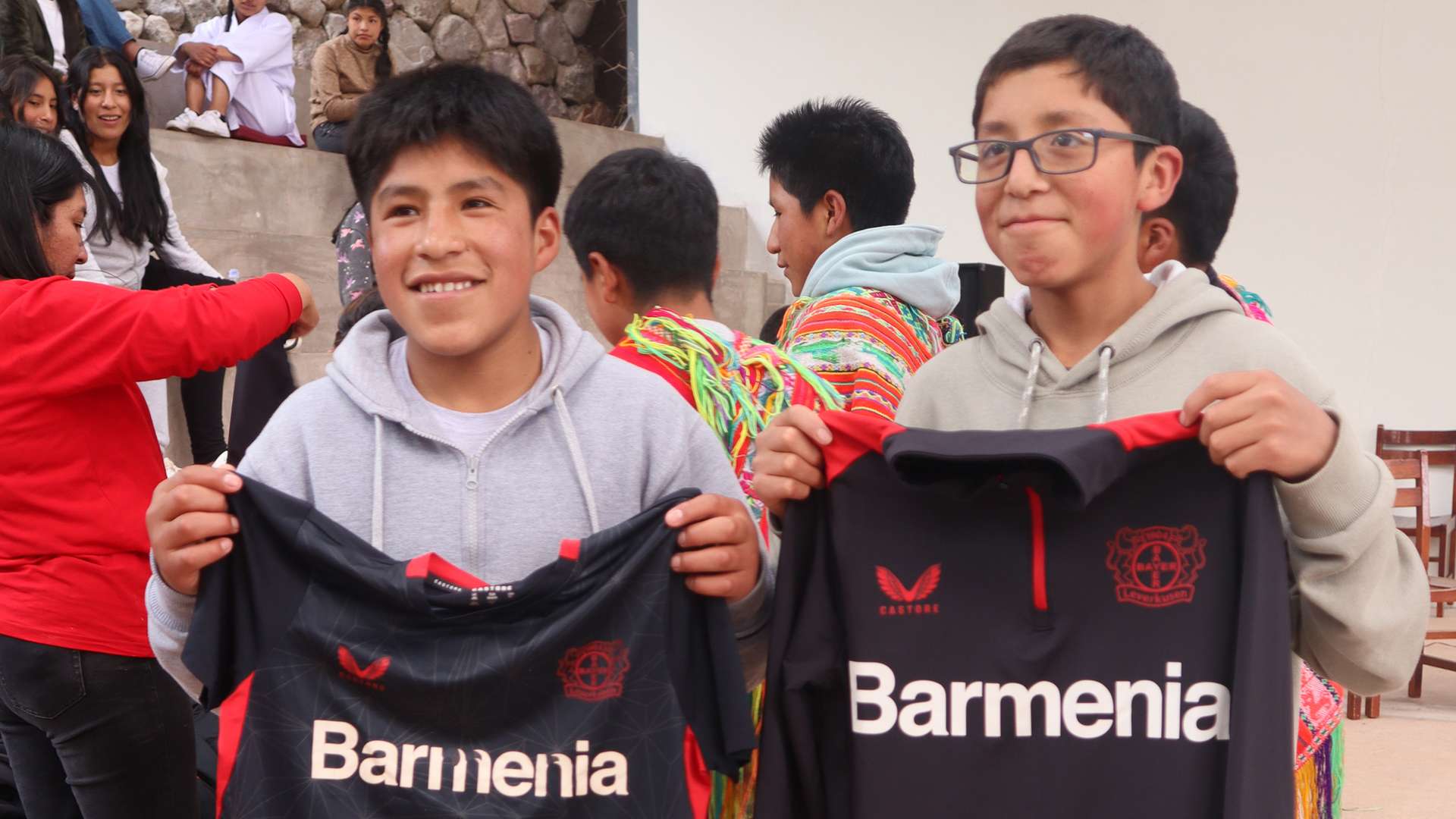 Fußballtrikots für Kinder in Peru