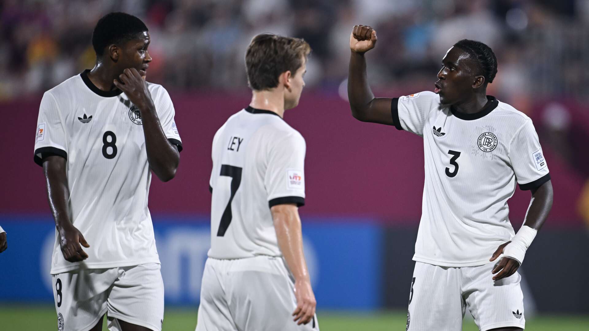 Jeremiah Mensah und Osman Turay beim Sechzehntelfinale der U17-WM