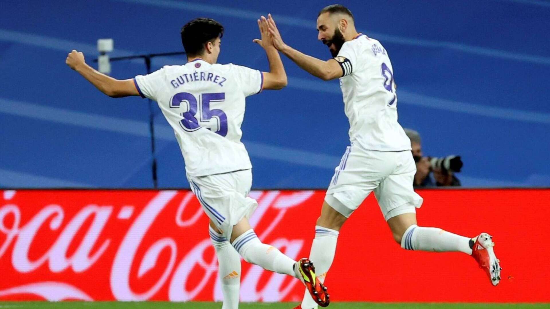 Miguel Gutiérrez mit Karim Benzema bei Real Madrid