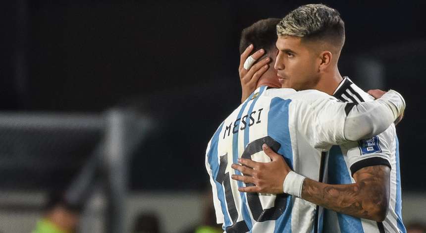 Lionel Messi und Exequiel Palacios