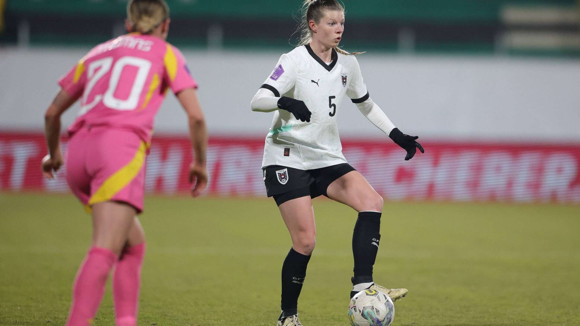 Claudia Wenger im Trikot der Nationalmannschaft Österreichs