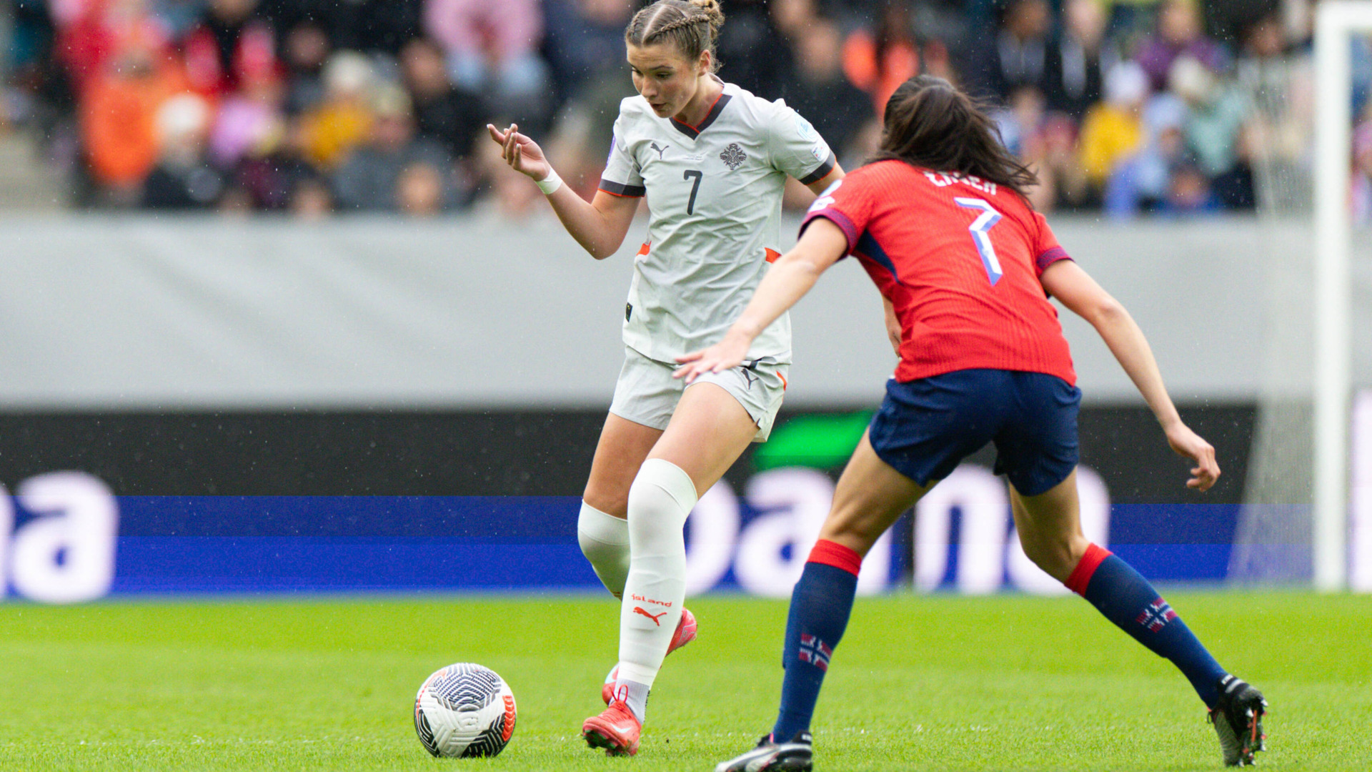 Karolina Lea Vilhjalmsdottir im Länderspiel gegen Norwegen