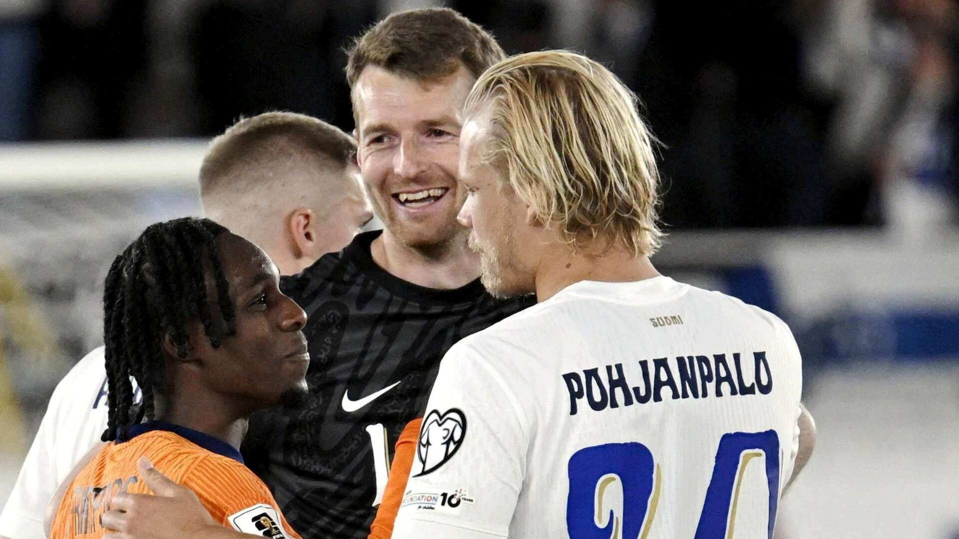 Jeremie Frimpong, Lukas Hradecky und Joel Pohjanpalo