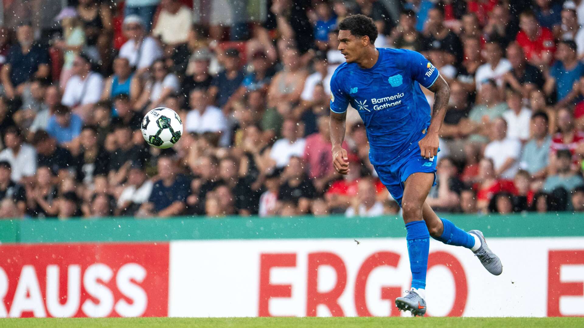 Jarell Quansah im Ausweichtrikot