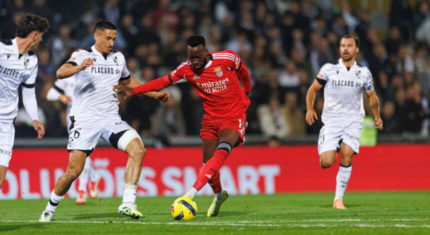 Dodi Lukebakio im Zweikampf