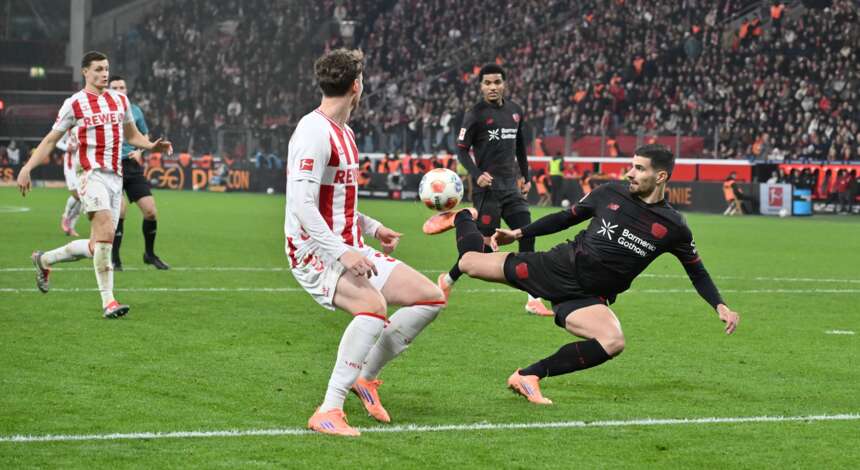 Martin Terrier gegen 1. FC Köln