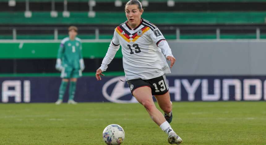 Carlotta Wamser am Ball