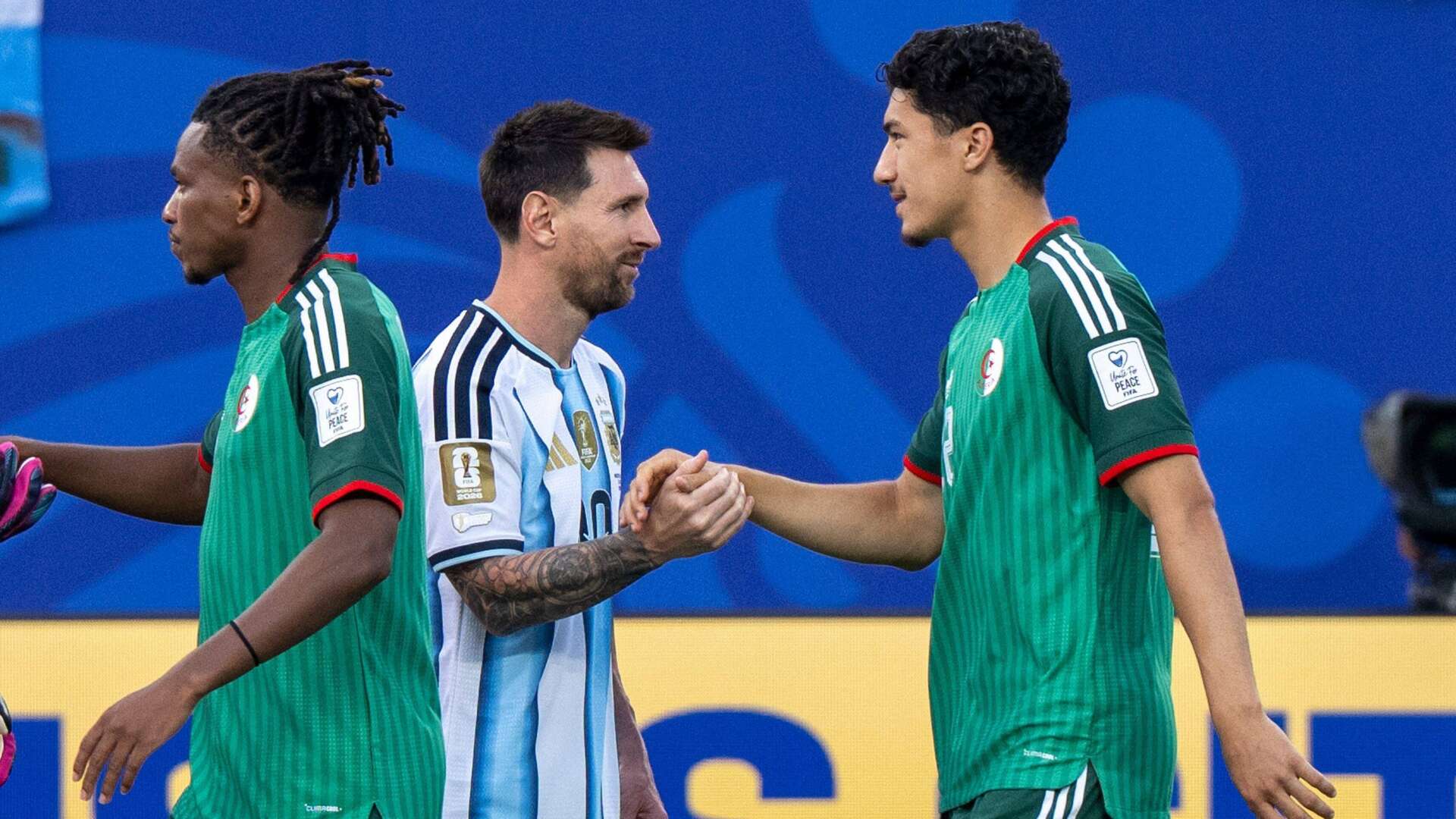 Ibrahim Maza mit Lionel Messi nach Abpfiff